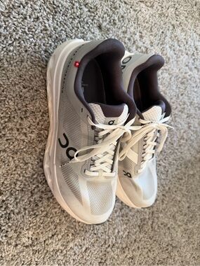 On Running cloud runner Sneakers in White and Gray size 8